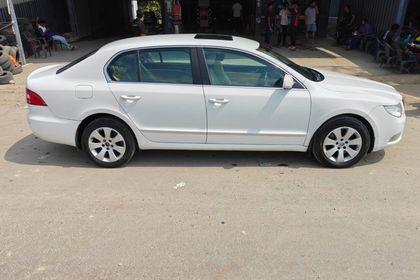 2013 स्कोडा सुपर्ब Elegance 2.0 TDI MT