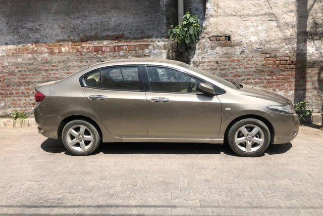 Honda City V MT Second-hand 2011 Honda City V MT for sale in Ludhiana