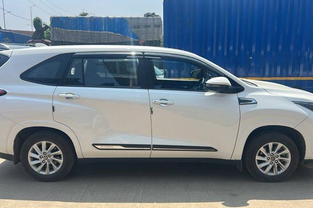 Second-hand 2024 Toyota Innova Hycross जीएक्स (ओ) 7 सीटर for sale in Vapi