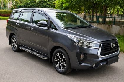 2022 Toyota Innova Crysta 2.4 जी 7 STR
