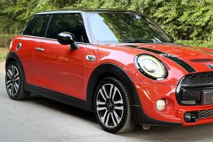 2018 Mini 3 DOOR Cooper एस रेनफोर्स्ड Carbon Edition