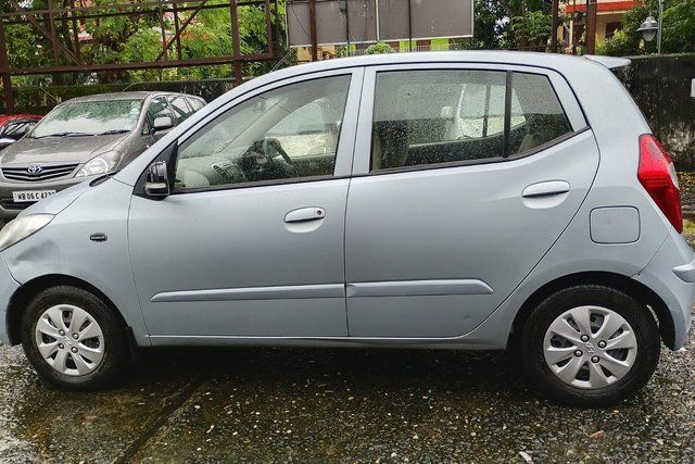 Second-hand 2010 Hyundai i10 Sportz 1.2 AT for sale in Kolkata