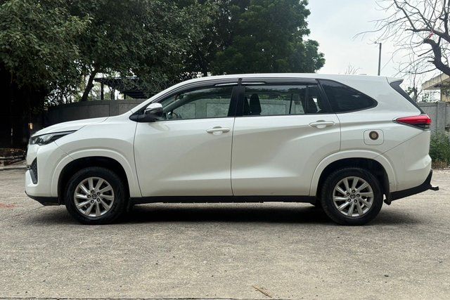 Second-hand 2023 Toyota Innova Hycross जी 7STR for sale in New Delhi