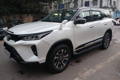 2021 Toyota Fortuner Legender 4x4 AT 2023