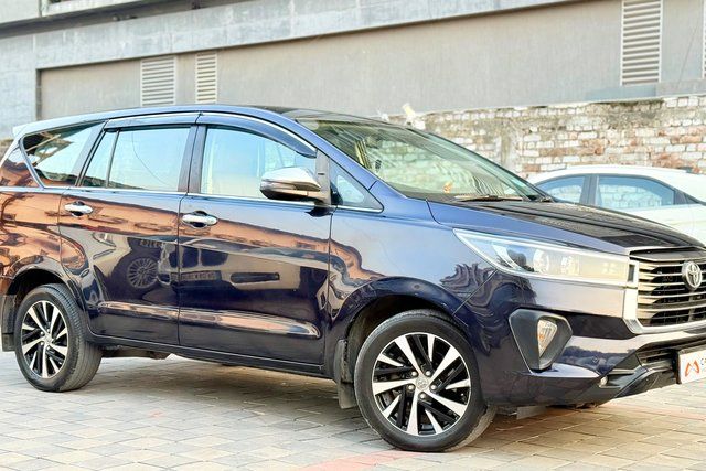 Toyota Innova Crysta 2.4 जेडएक्स 7 STR AT Second-hand 2021 Toyota Innova Crysta 2.4 जेडएक्स 7 STR AT for sale in Surat