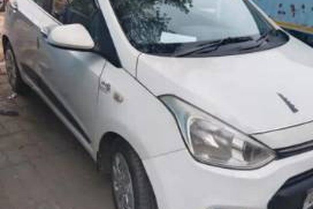 Hyundai Grand i10 Magna Second-hand 2016 Hyundai Grand i10 Magna for sale in Godhra