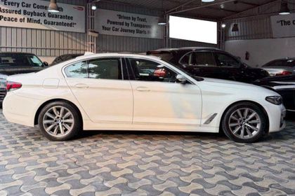 2022 BMW 5 Series 520d लक्ज़री Line