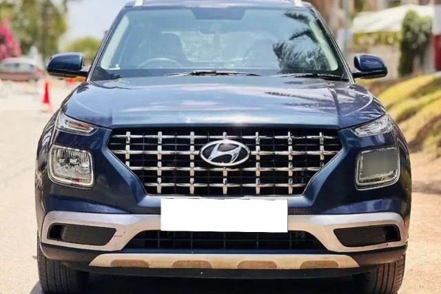 Hyundai Venue एस रेनफोर्स्ड बीएस4 Second-hand 2019 Hyundai Venue एस रेनफोर्स्ड बीएस4 for sale in Nashik