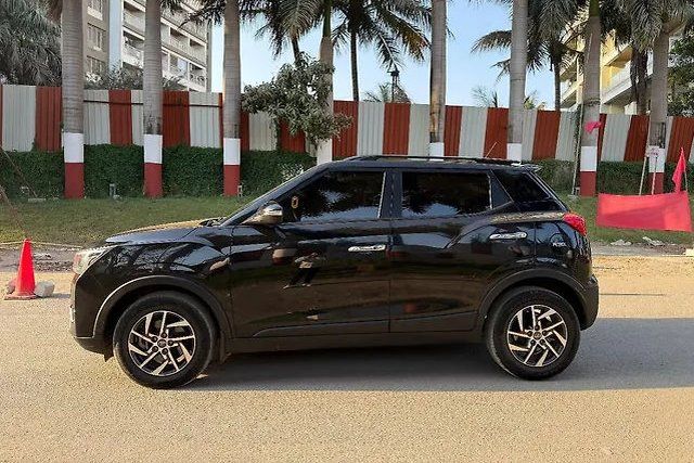 Mahindra XUV300 W8 बीएस6 Second-hand 2022 Mahindra XUV300 W8 बीएस6 for sale in Nashik
