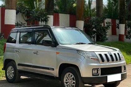 2017 महिंद्रा टीयूवी 300 T8