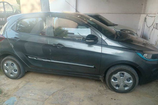 Tata Tiago EV एक्सटी LR Second-hand 2024 Tata Tiago EV एक्सटी LR for sale in Newai
