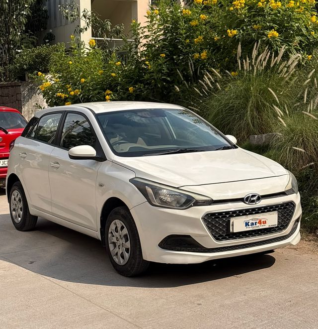 Hyundai i20 Magna 1.2 Second-hand 2016 Hyundai i20 Magna 1.2 for sale in Hyderabad