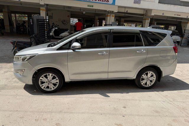 Toyota Innova Crysta 2.4 ZX MT BSIV Second-hand 2016 Toyota Innova Crysta 2.4 ZX MT BSIV for sale in Hyderabad