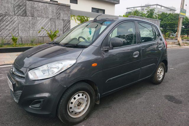 Second-hand 2011 Hyundai i10 एरा for sale in Hyderabad