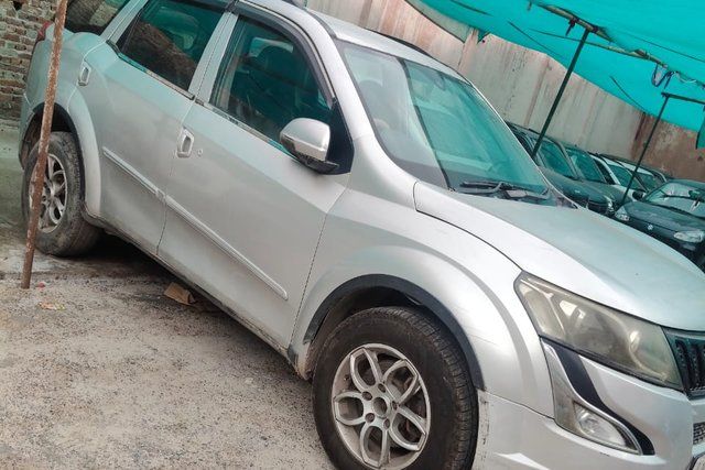 Mahindra XUV500 R W10 FWD Second-hand 2017 Mahindra XUV500 R W10 FWD for sale in New Delhi