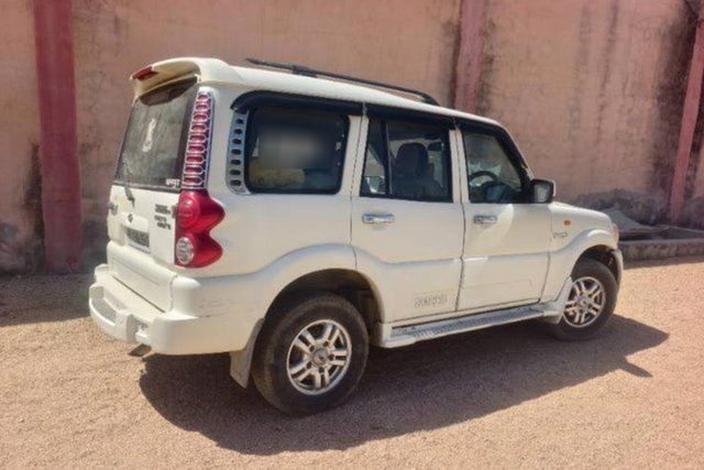 Mahindra Scorpio VLX 2WD AT 7S Second-hand 2013 Mahindra Scorpio VLX 2WD AT 7S for sale in Jalore