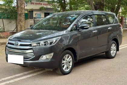 2017 Toyota Innova Crysta 2.4 वीएक्स MT 8S बीएस4