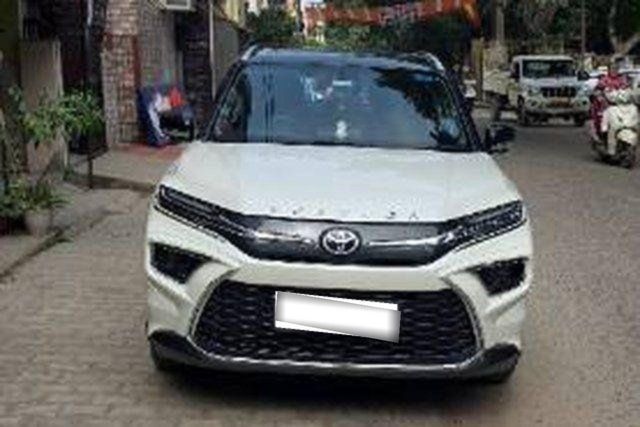 Toyota Hyryder V HYBRID Dual Tone Second-hand 2026 Toyota Hyryder V HYBRID Dual Tone for sale in Ghaziabad