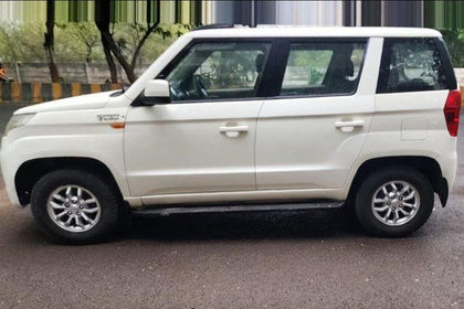 2015 महिंद्रा टीयूवी 300 T8