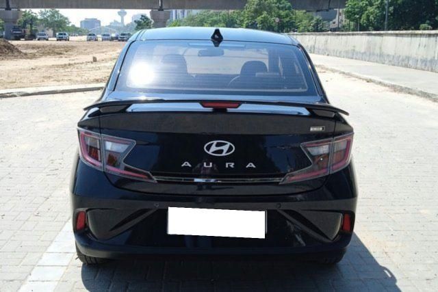 Hyundai Aura SX CNG Second-hand 2025 Hyundai Aura SX CNG for sale in Ahmedabad
