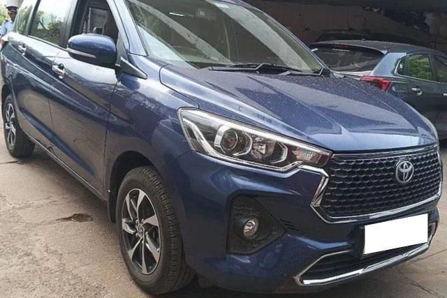 Second-hand 2025 Toyota Rumion वी for sale in Pune