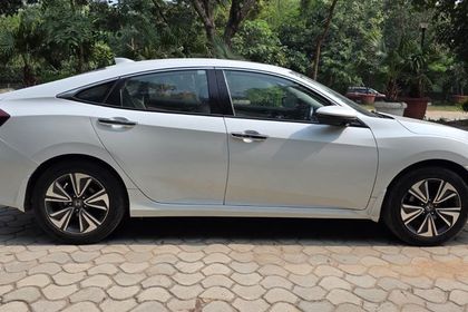 2019 Honda Civic जेडएक्स बीएस4