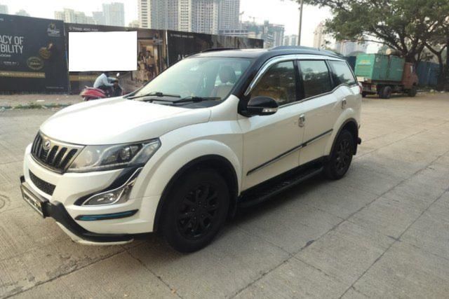 Mahindra XUV500 आर W10 FWD Second-hand 2017 Mahindra XUV500 आर W10 FWD for sale in Thane