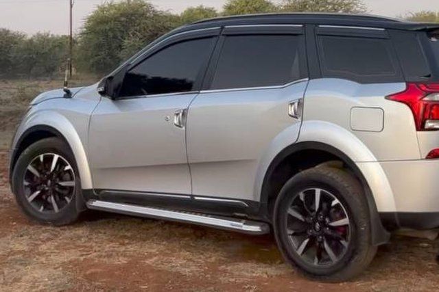 Second-hand 2015 Mahindra XUV500 W6 1.99 mHawk for sale in Ballia