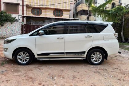 2017 Toyota Innova Crysta 2.4 जी MT बीएस4