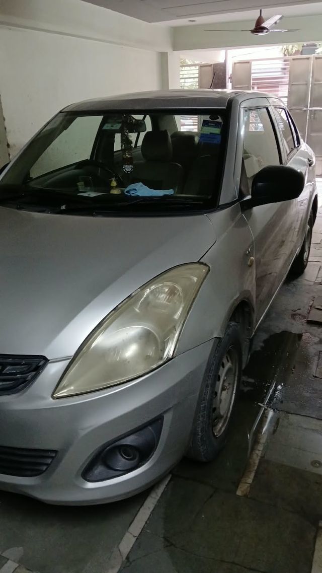 Maruti Suzuki Swift Dzire एलएक्सआई Second-hand 2012 Maruti Suzuki Swift Dzire एलएक्सआई for sale in New Delhi