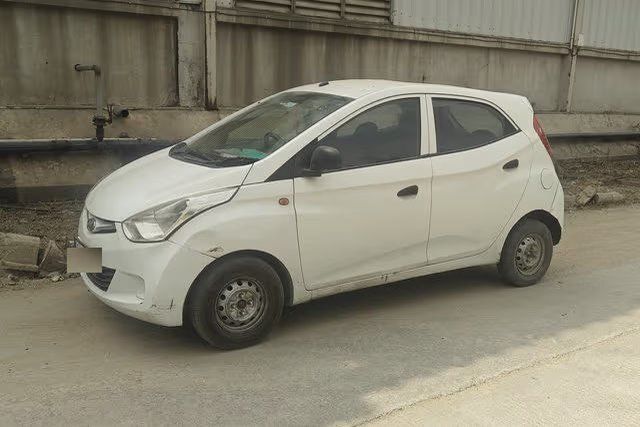 Hyundai EON 1.0 Era Plus Second-hand 2016 Hyundai EON 1.0 Era Plus for sale in Ahmedabad