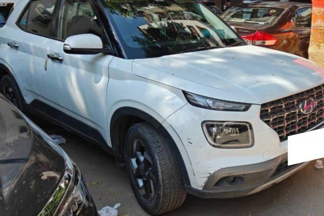 Hyundai Venue SX Opt Turbo Second-hand 2021 Hyundai Venue SX Opt Turbo for sale in Ahmedabad