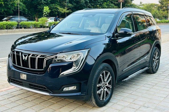 Mahindra XUV700 AX7 AT BSVI Second-hand 2023 Mahindra XUV700 AX7 AT BSVI for sale in Ahmedabad