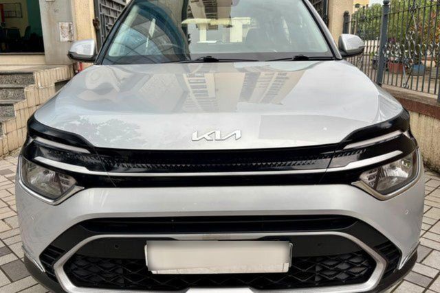 Kia Carens प्रेस्टीज बीएस6 Second-hand 2023 Kia Carens प्रेस्टीज बीएस6 for sale in Thane