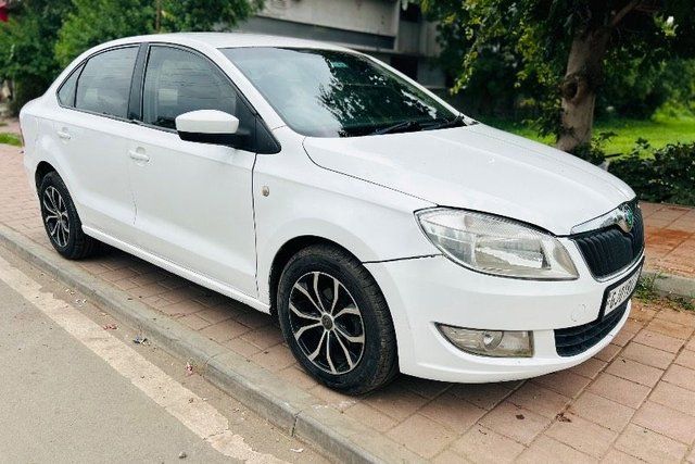 Skoda Rapid 1.6 TDI Ambition Second-hand 2012 Skoda Rapid 1.6 TDI Ambition for sale in Ahmedabad