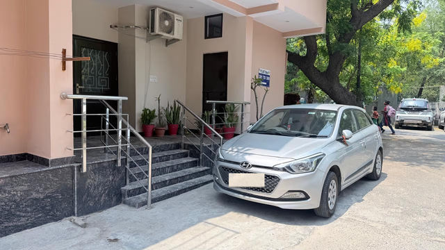 Hyundai i20 Sportz 1.2 Second-hand 2017 Hyundai i20 Sportz 1.2 for sale in New Delhi