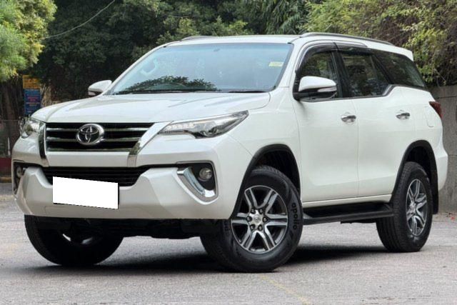 Toyota Fortuner 2.8 2WD AT बीएस4 Second-hand 2017 Toyota Fortuner 2.8 2WD AT बीएस4 for sale in New Delhi