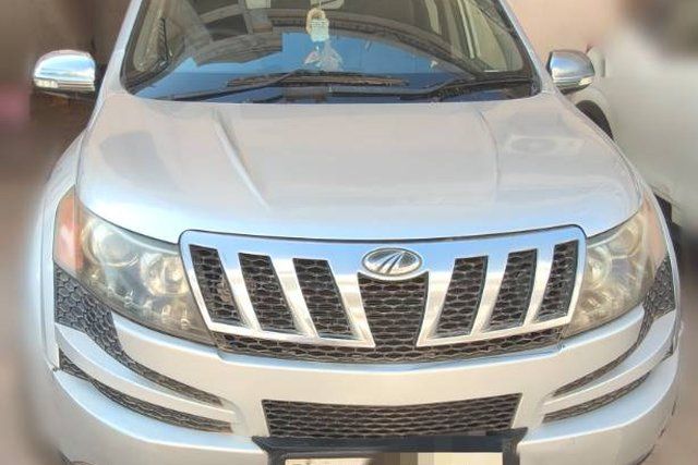 Second-hand 2013 Mahindra XUV500 W6 2WD for sale in Kharar
