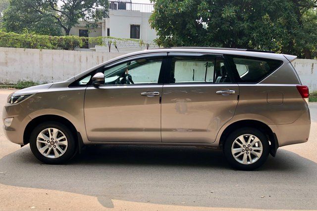 Toyota Innova Crysta 2.8 GX AT बीएस4 Second-hand 2018 Toyota Innova Crysta 2.8 GX AT बीएस4 for sale in New Delhi