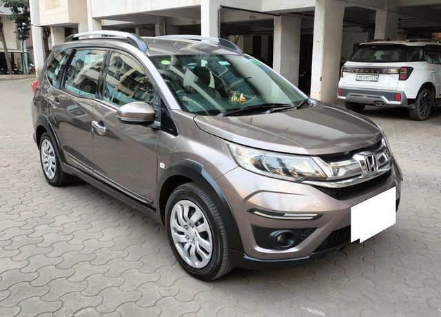 Second-hand 2016 Honda BR-V i-VTEC एस रेनफोर्स्ड MT for sale in Pune