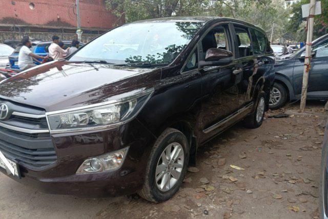 Toyota Innova Crysta 2.8 GX AT बीएस4 Second-hand 2017 Toyota Innova Crysta 2.8 GX AT बीएस4 for sale in New Delhi