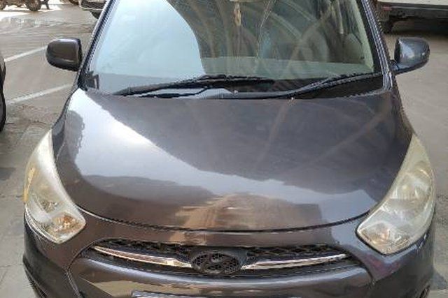 Hyundai i10 Magna 1.1L Second-hand 2012 Hyundai i10 Magna 1.1L for sale in Ahmedabad