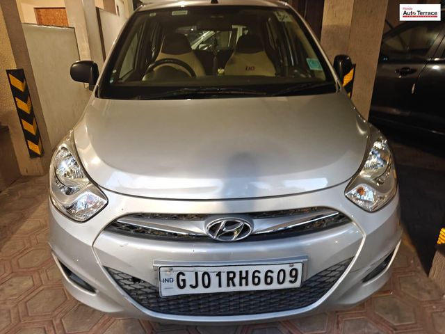 Hyundai i10 मैग्ना 1.1L Second-hand 2014 Hyundai i10 मैग्ना 1.1L for sale in Ahmedabad