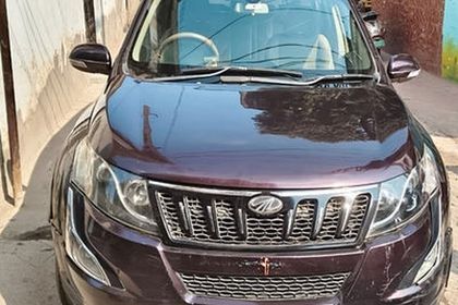 2016 Mahindra XUV500 R W10 FWD