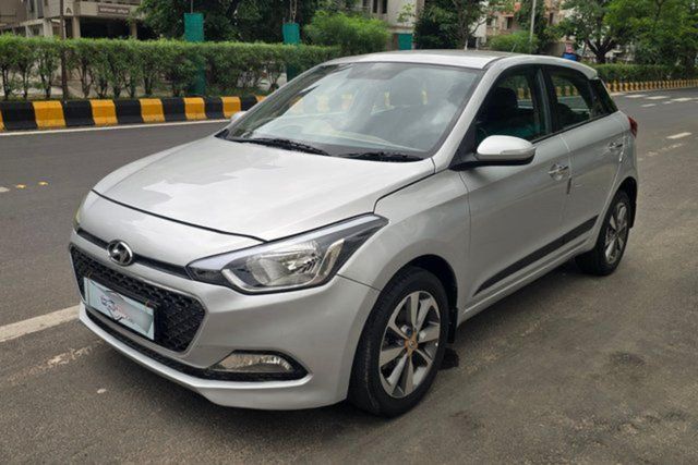 Hyundai i20 स्पोर्टज़ ऑप्शन 1.2 Second-hand 2015 Hyundai i20 स्पोर्टज़ ऑप्शन 1.2 for sale in Ahmedabad