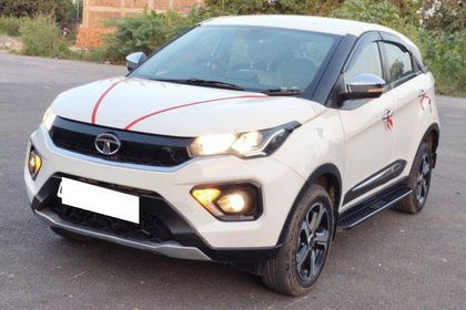 2023 Tata Nexon एक्सई