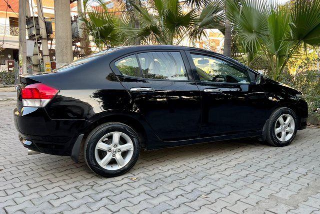Second-hand 2010 Honda City 1.5 V MT for sale in Chandigarh