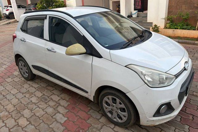 Hyundai Grand i10 CRDi स्पोर्टज़ Second-hand 2014 Hyundai Grand i10 CRDi स्पोर्टज़ for sale in Madurai