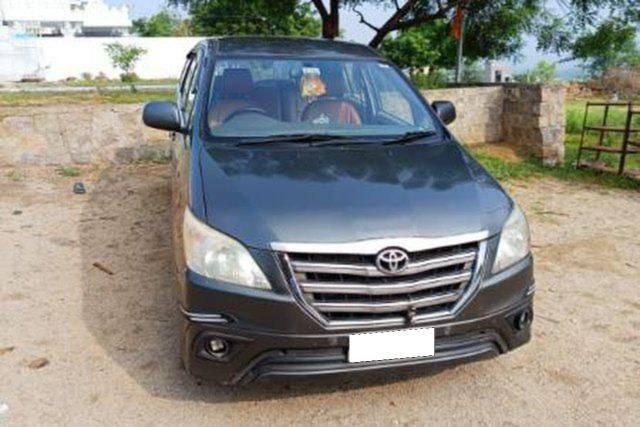 Second-hand 2013 Toyota Innova 2.5 G (Diesel) 8 Seater for sale in Hyderabad