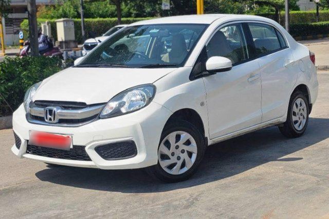 Second-hand 2016 Honda Amaze एस रेनफोर्स्ड i-DTEC for sale in Ahmedabad
